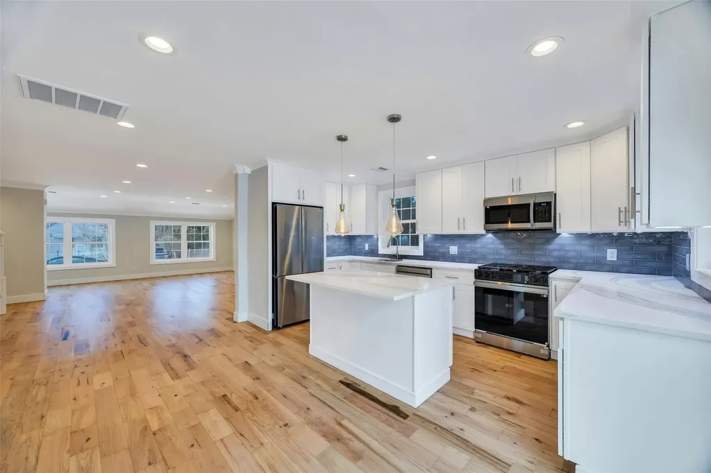 45 Ash Street Lindenhurst NY 11757