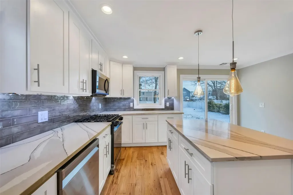 45 Ash Street Lindenhurst NY 11757