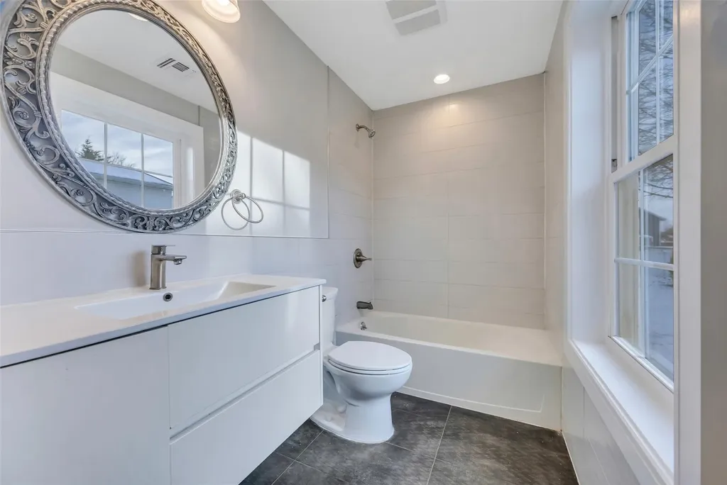 45 Ash Street Lindenhurst NY 11757