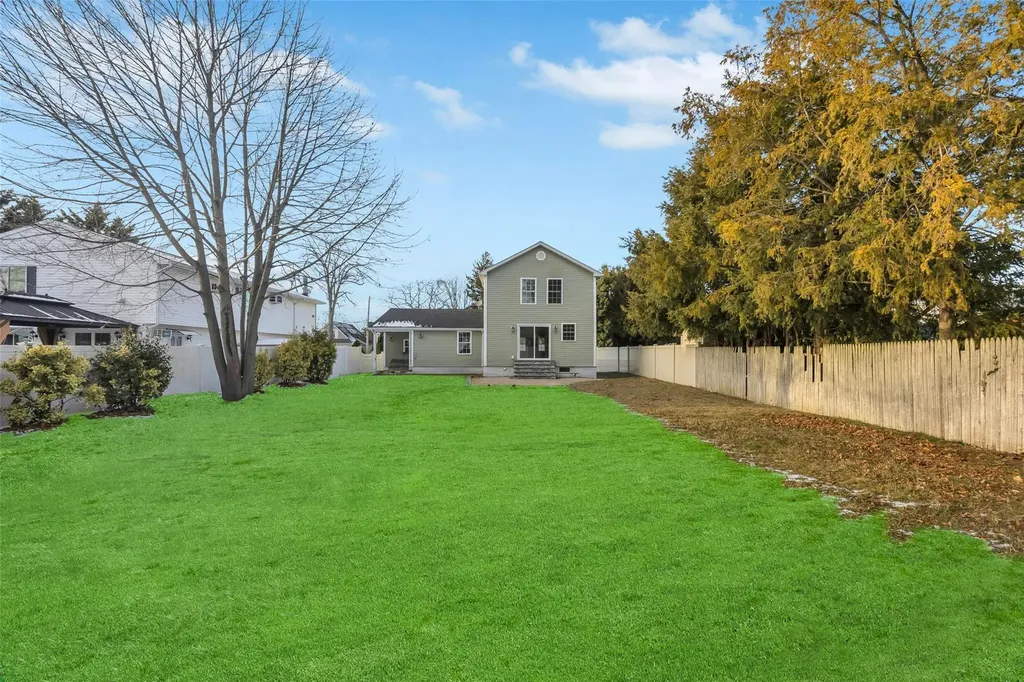 45 Ash Street Lindenhurst NY 11757