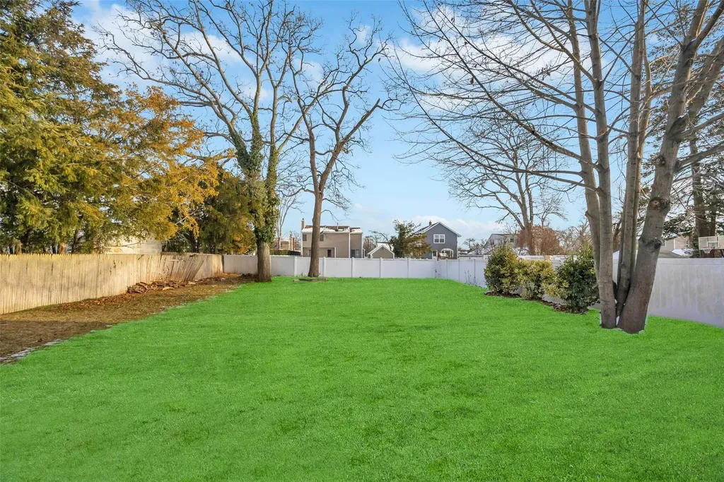 45 Ash Street Lindenhurst NY 11757