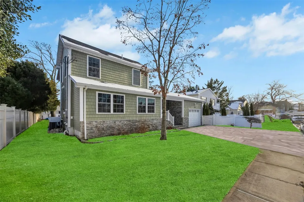 45 Ash Street Lindenhurst NY 11757