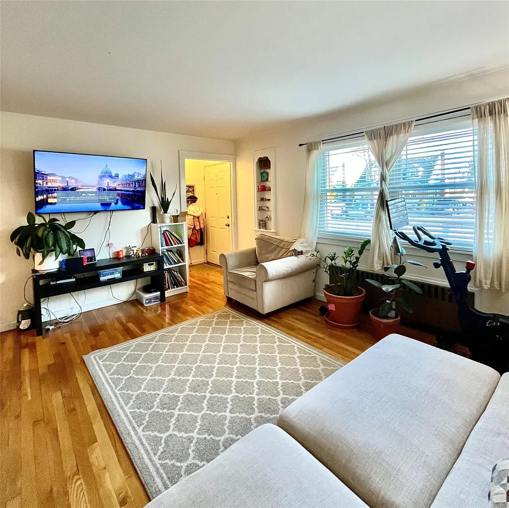 23 Broadway New Hyde Park NY 11040