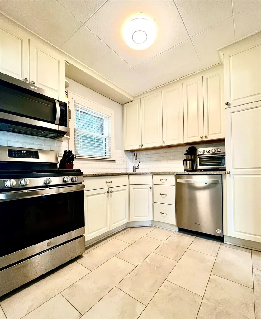 23 Broadway New Hyde Park NY 11040