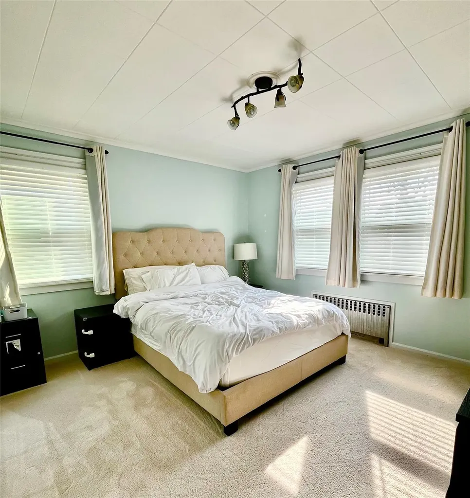 23 Broadway New Hyde Park NY 11040