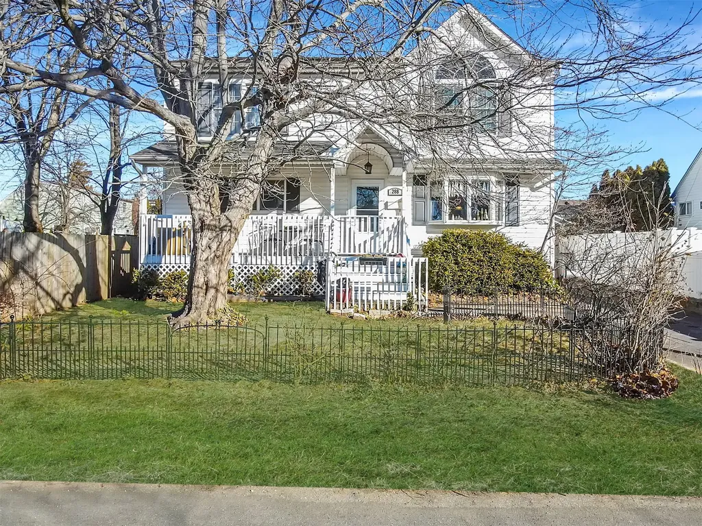 288 31st Street Babylon NY 11757