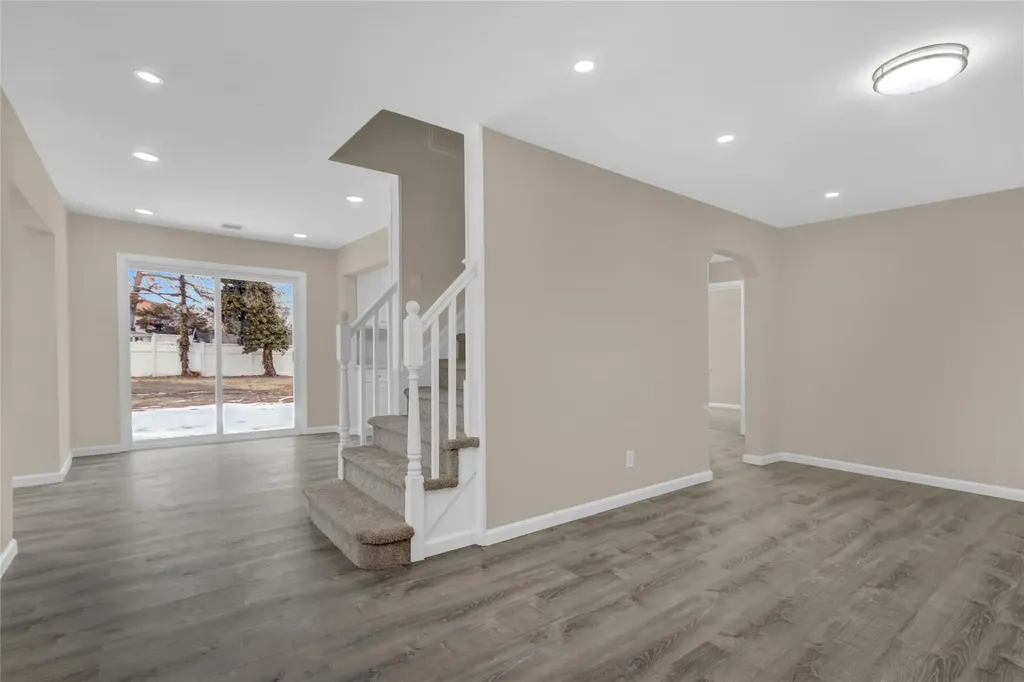 1226 Dutch Broadway Valley Stream NY 11580