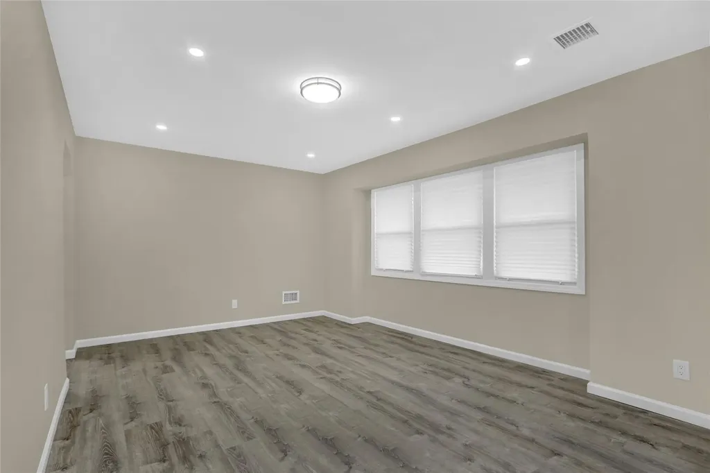 1226 Dutch Broadway Valley Stream NY 11580