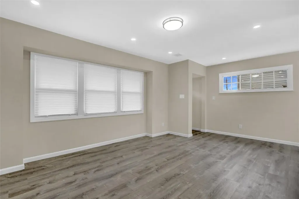 1226 Dutch Broadway Valley Stream NY 11580