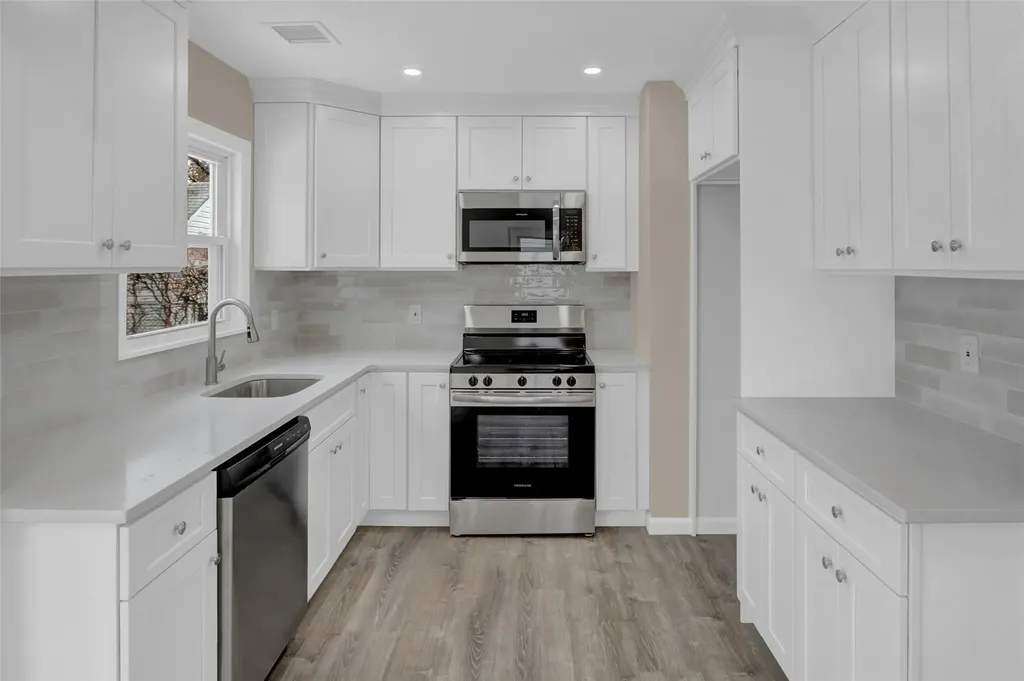 1226 Dutch Broadway Valley Stream NY 11580