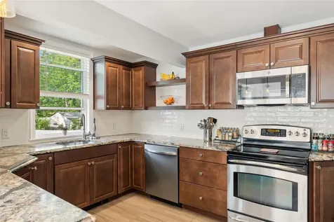 44 Tuscarora Drive Centerport NY 11721