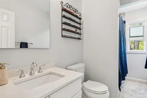 44 Tuscarora Drive Centerport NY 11721