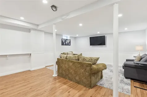 44 Tuscarora Drive Centerport NY 11721