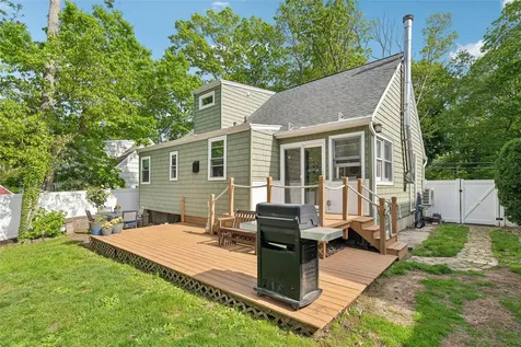 44 Tuscarora Drive Centerport NY 11721