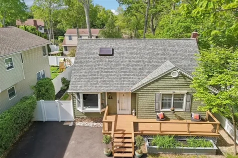 44 Tuscarora Drive Centerport NY 11721
