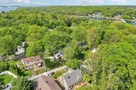 44 Tuscarora Drive Centerport NY 11721