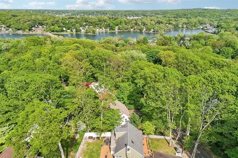 44 Tuscarora Drive Centerport NY 11721