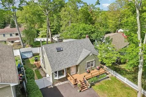44 Tuscarora Drive Centerport NY 11721