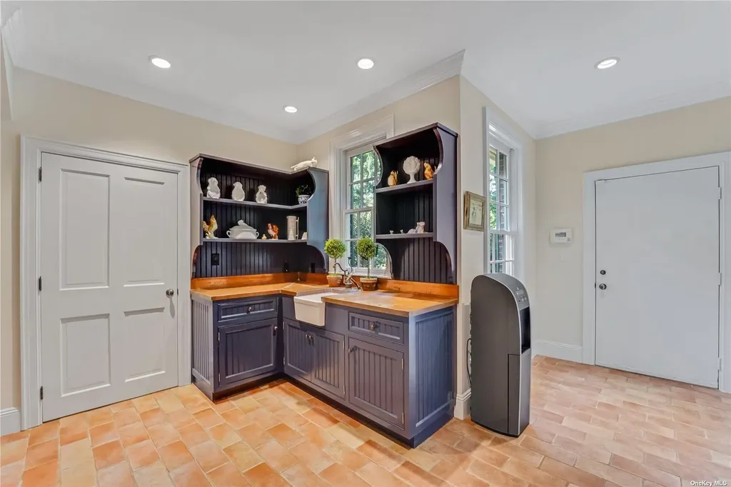 53 South Road Westhampton Beach NY 11978