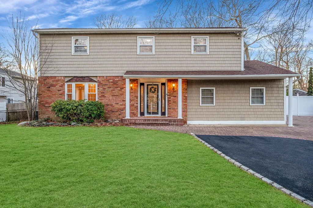 224 Vanderbilt Boulevard Oakdale NY 11769