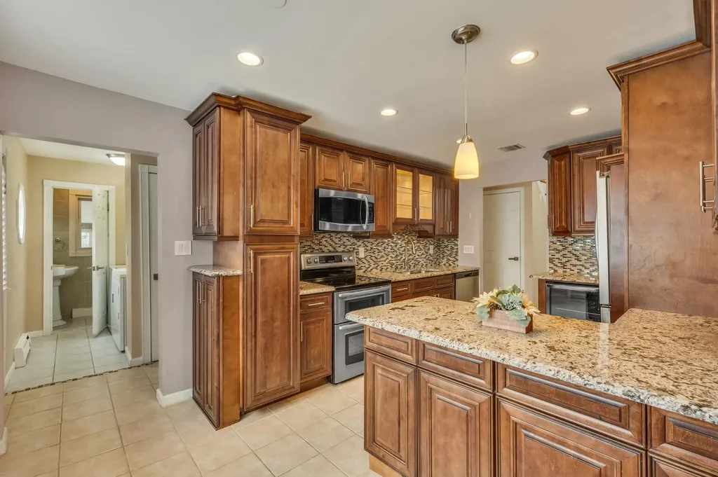 224 Vanderbilt Boulevard Oakdale NY 11769