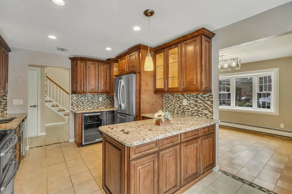 224 Vanderbilt Boulevard Oakdale NY 11769