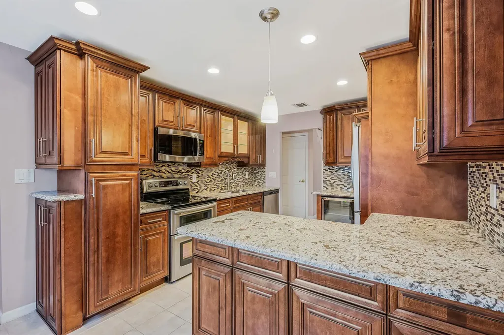 224 Vanderbilt Boulevard Oakdale NY 11769