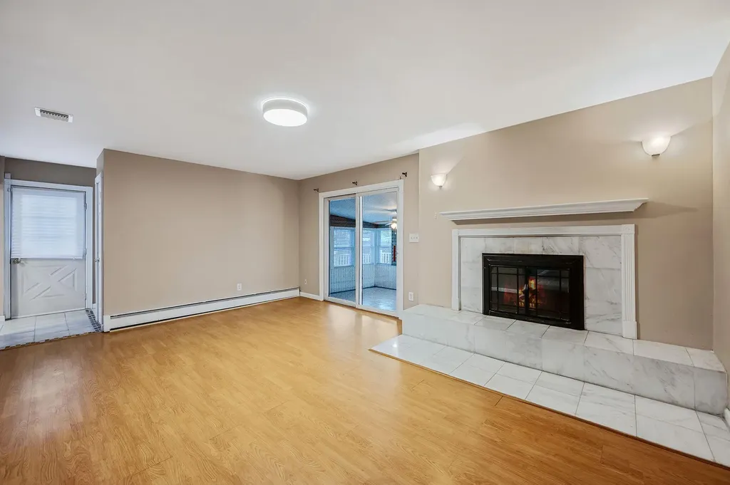 224 Vanderbilt Boulevard Oakdale NY 11769