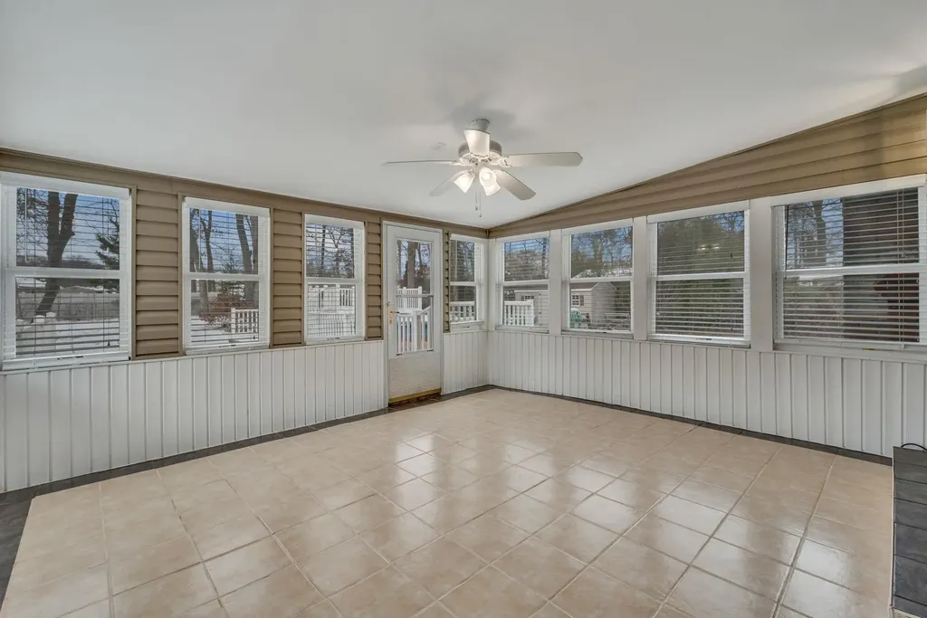 224 Vanderbilt Boulevard Oakdale NY 11769