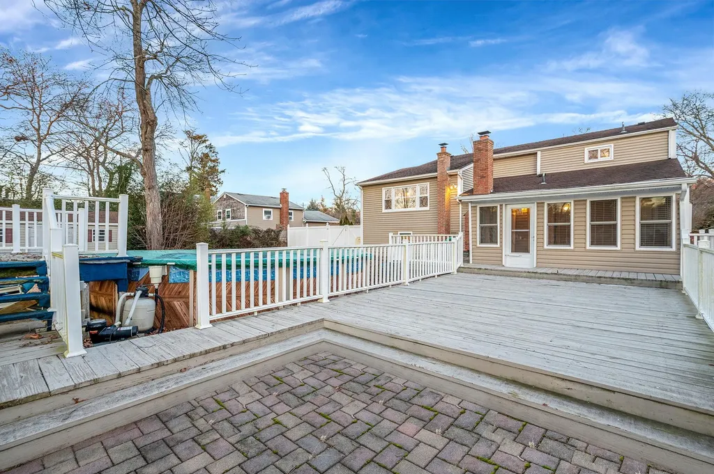 224 Vanderbilt Boulevard Oakdale NY 11769