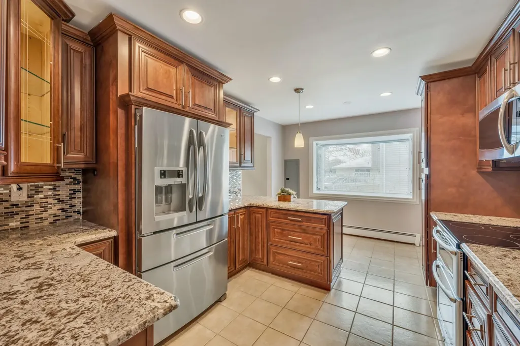224 Vanderbilt Boulevard Oakdale NY 11769