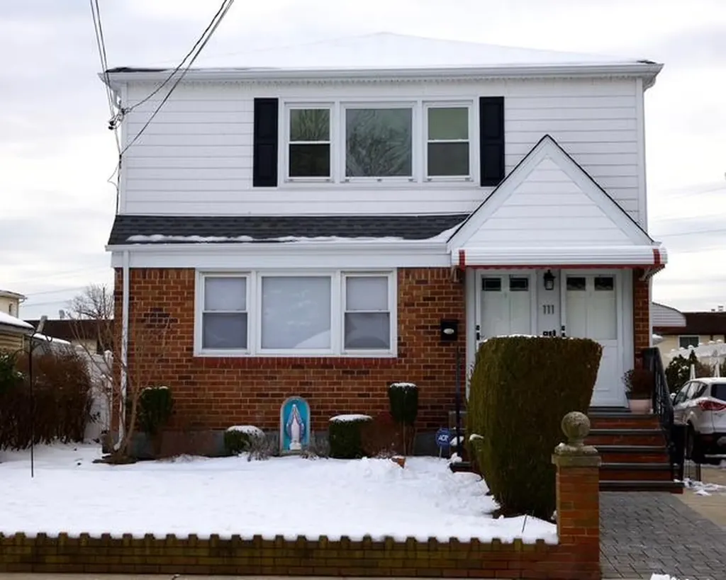 111 S Cottage Street Valley Stream NY 11580