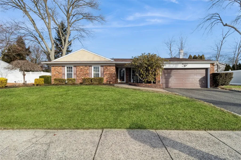 19 Hurtin Street Brookhaven NY 11776