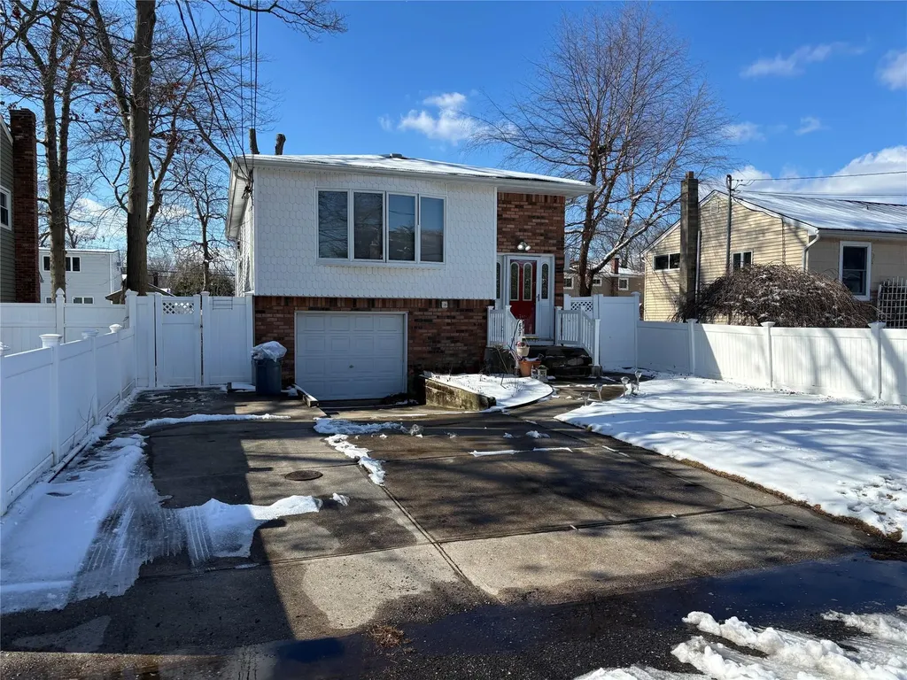 607 Myrtle Avenue West Islip NY 11795