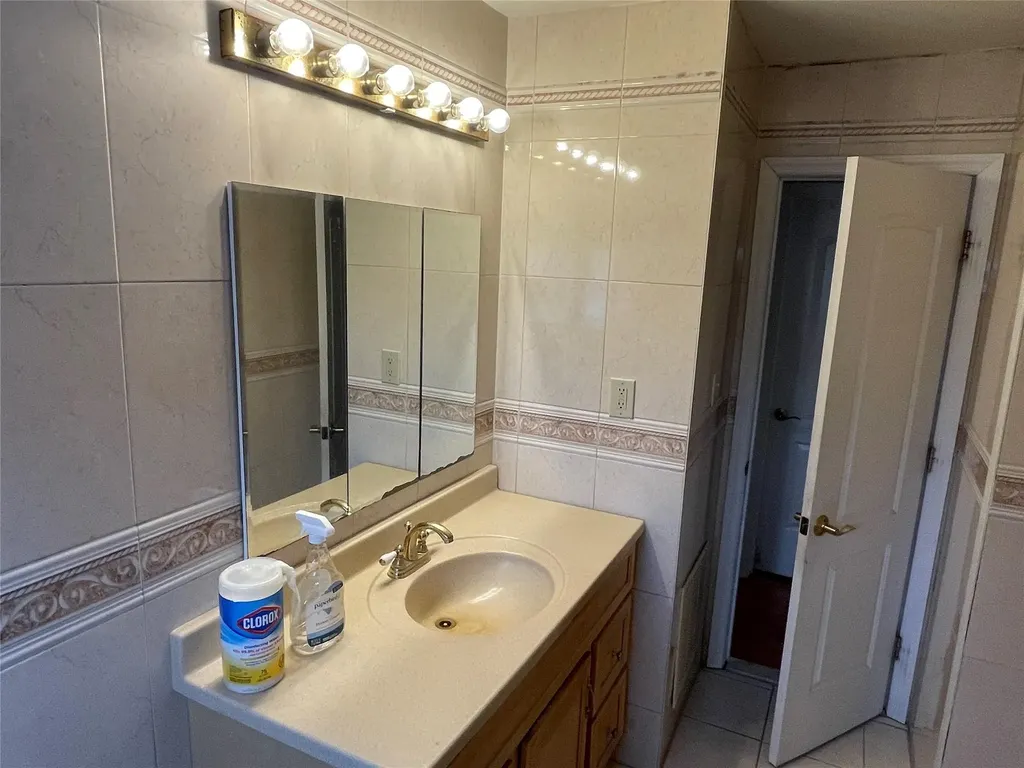 607 Myrtle Avenue West Islip NY 11795