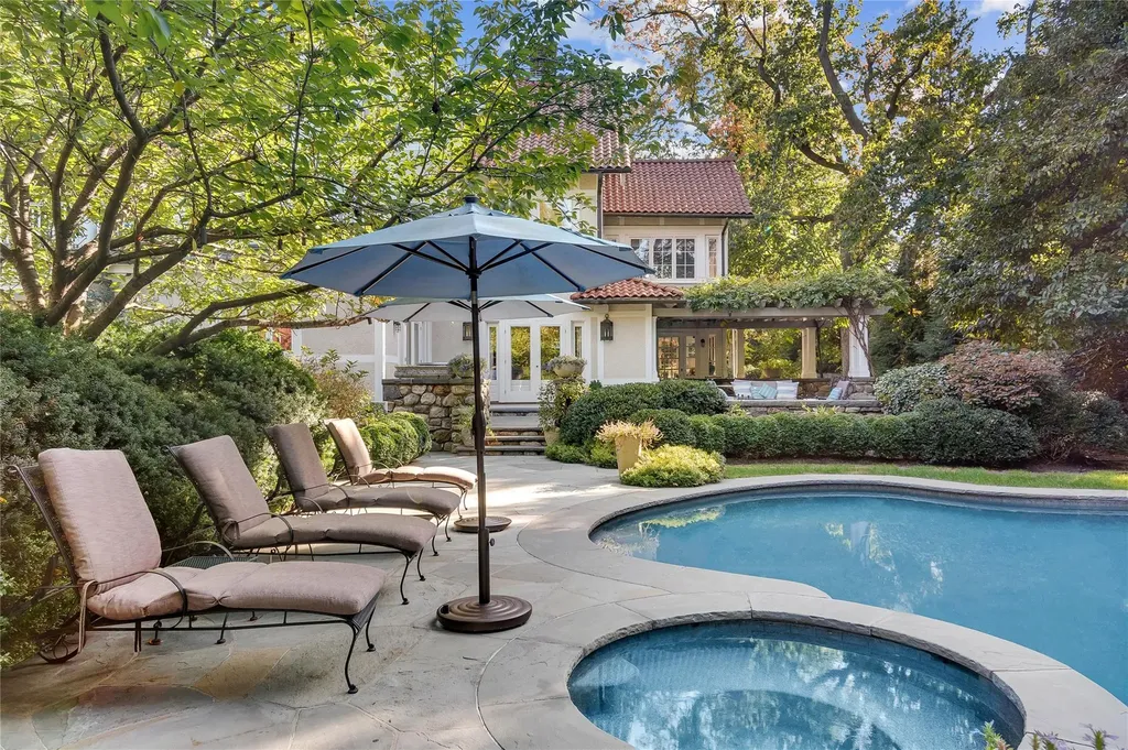 299 Pondfield Road Bronxville NY 10708