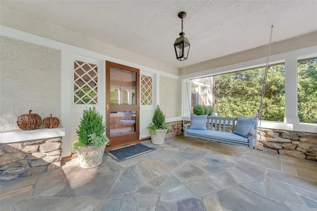 299 Pondfield Road Bronxville NY 10708