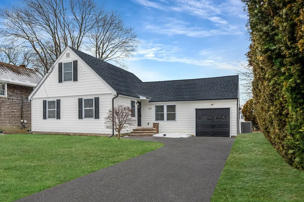 65 S Bayview Avenue Babylon NY 11701