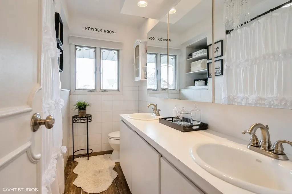 10 Pasture Lane Old Bethpage NY 11804