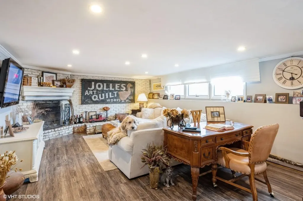 10 Pasture Lane Old Bethpage NY 11804