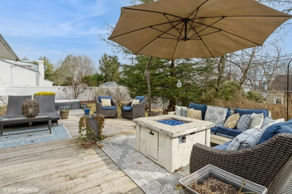 10 Pasture Lane Old Bethpage NY 11804