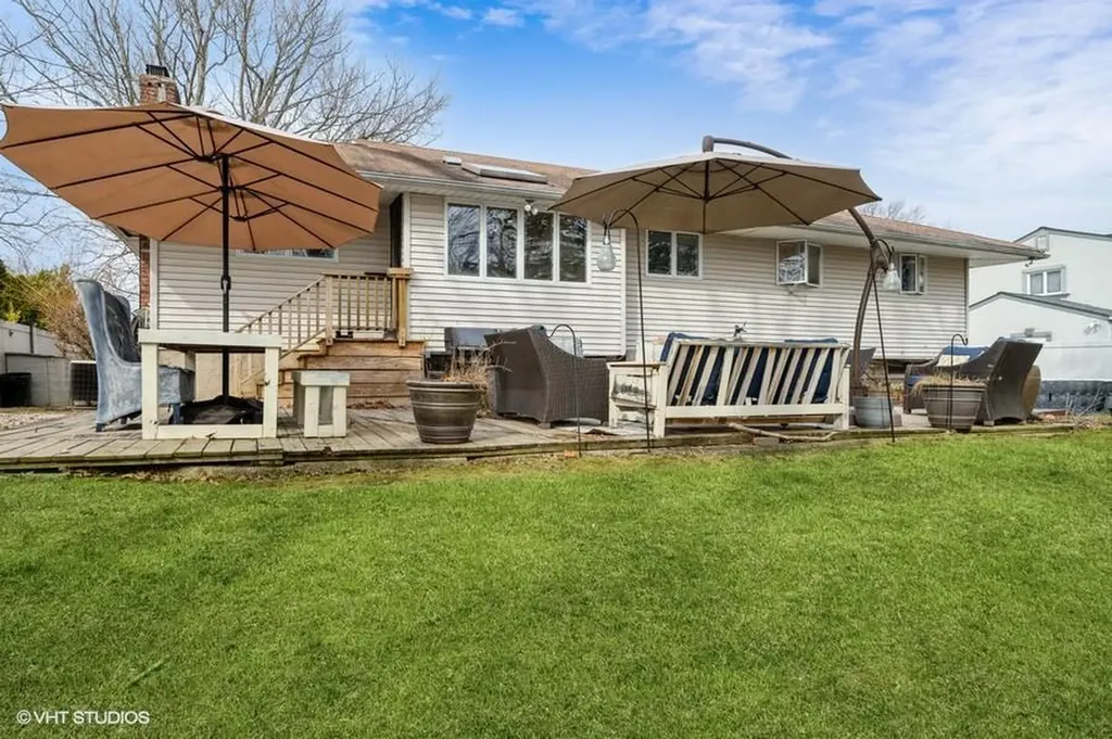 10 Pasture Lane Old Bethpage NY 11804
