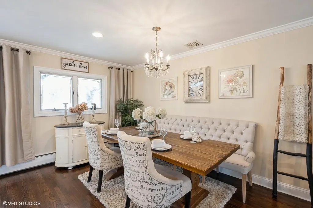 10 Pasture Lane Old Bethpage NY 11804
