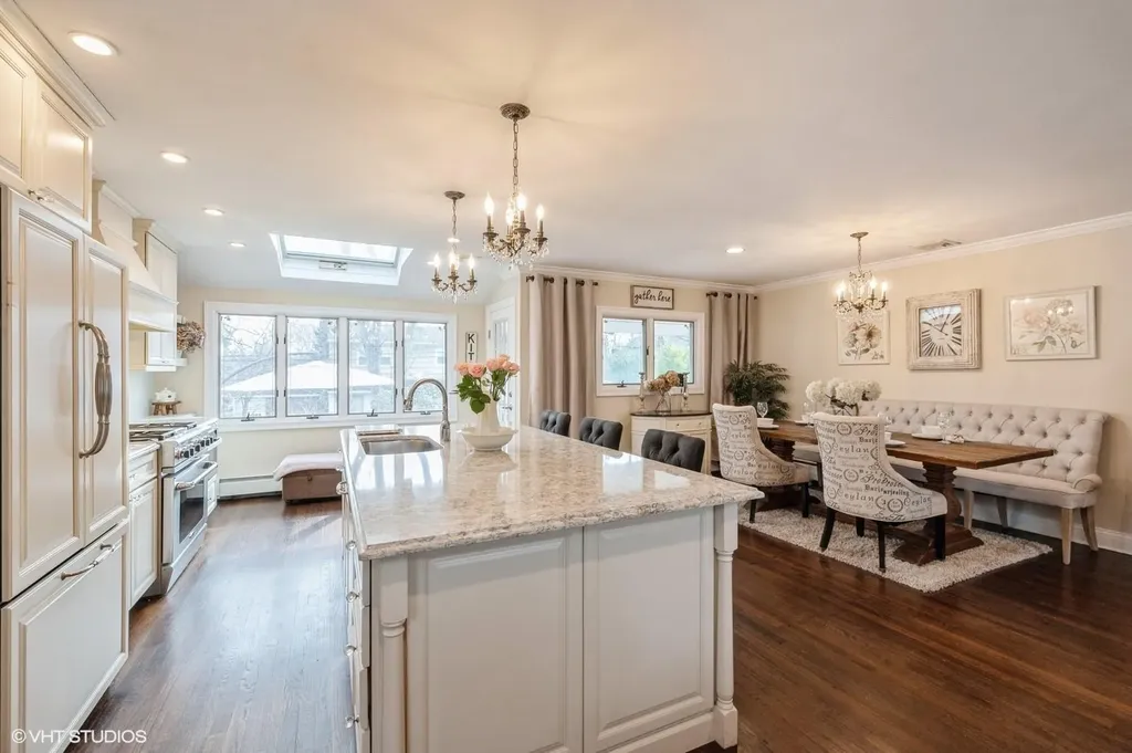 10 Pasture Lane Old Bethpage NY 11804