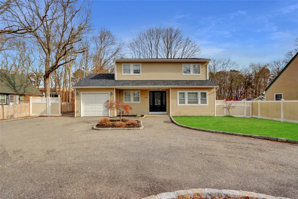 219 Floyd Road Brookhaven NY 11967