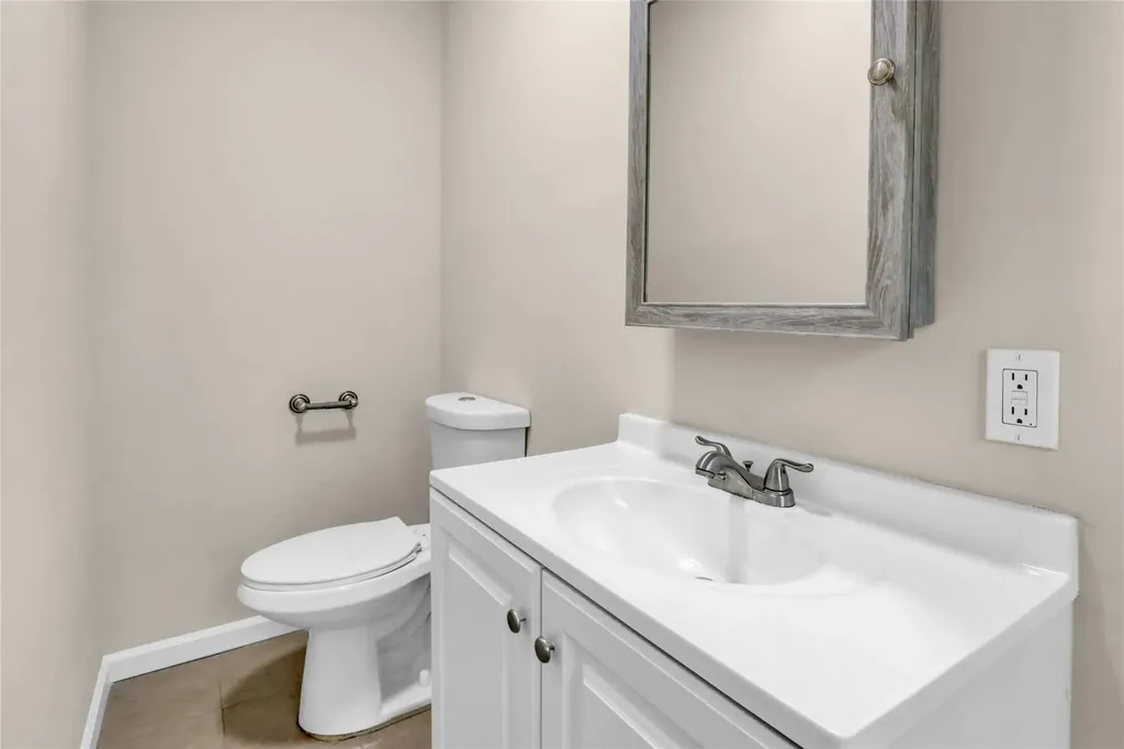 219 Floyd Road Shirley NY 11967