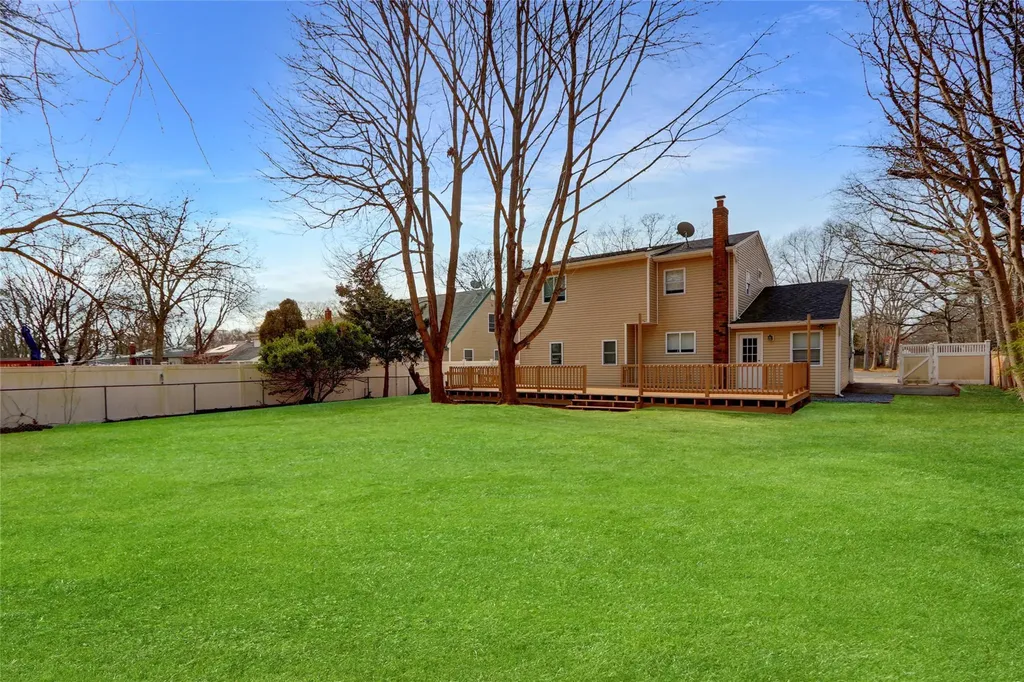 219 Floyd Road Shirley NY 11967