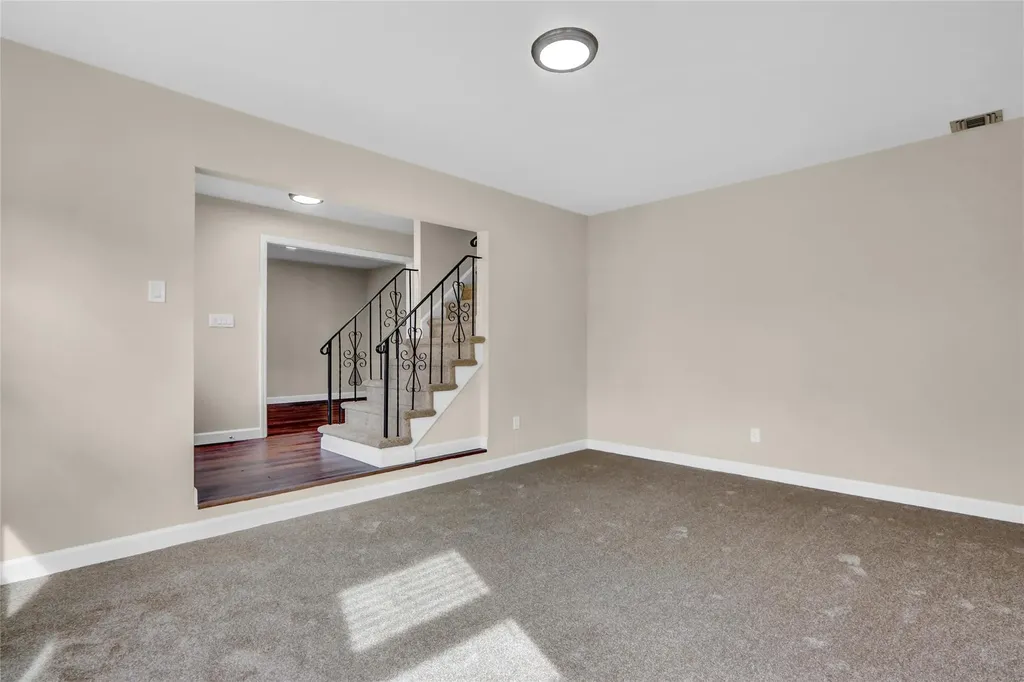 219 Floyd Road Shirley NY 11967