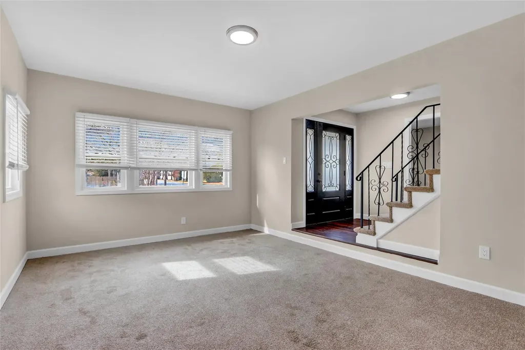 219 Floyd Road Shirley NY 11967