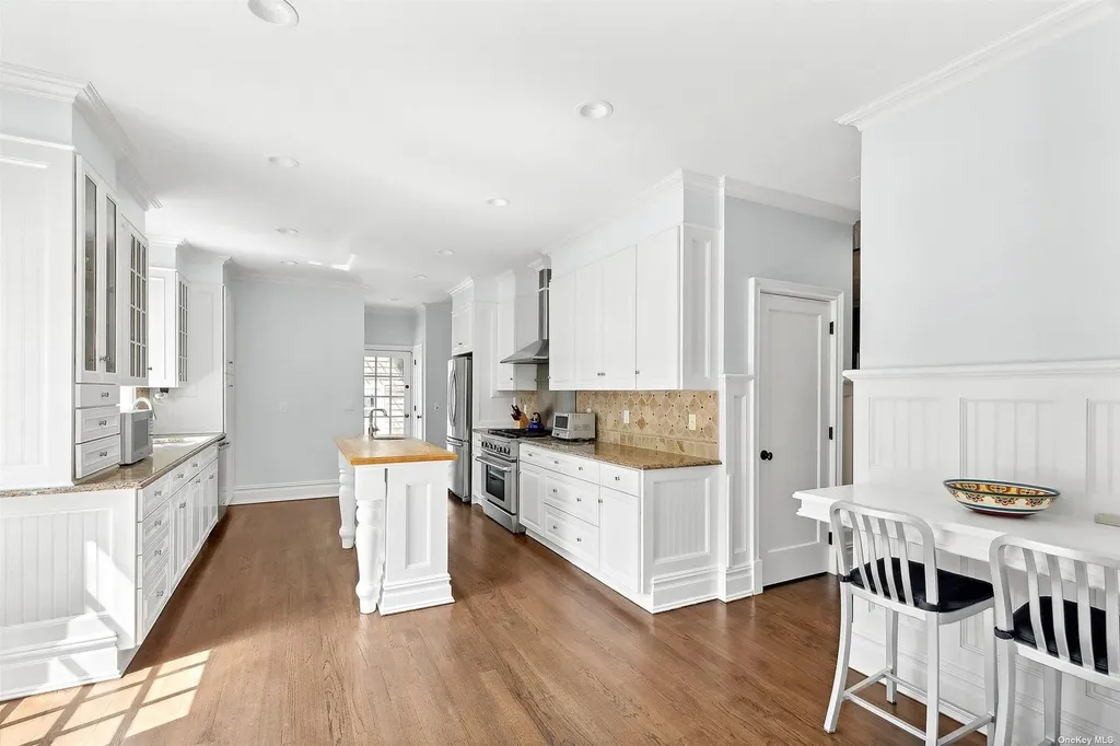 394 Mill Road Westhampton NY 11977